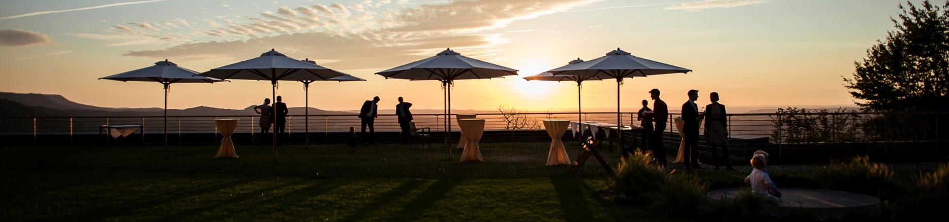 Achalm.Hotel_Schafstall_Terrasse_Empfang